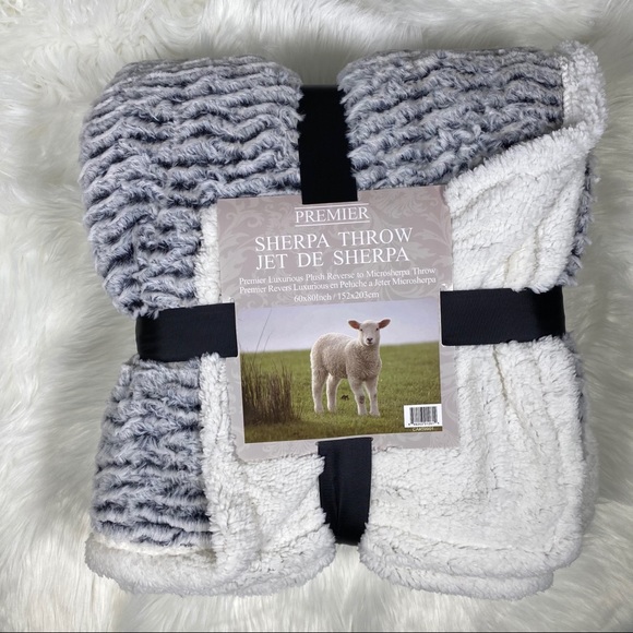 Kate & Co. Other - ✨SALE✨Cookies & Cream Micromink Sherpa Throw